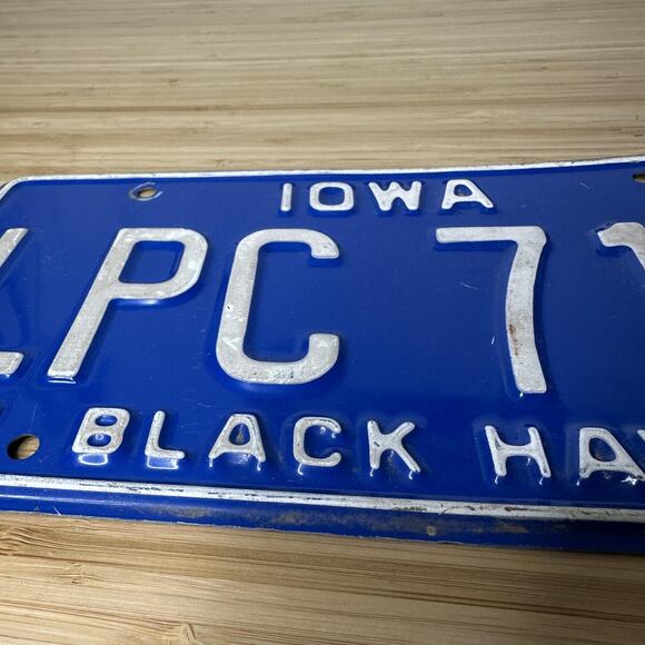 Vintage 1986 Iowa License Plate Black Hawk County Blue LPC 719 Embossed Metal - Picture 6 of 7